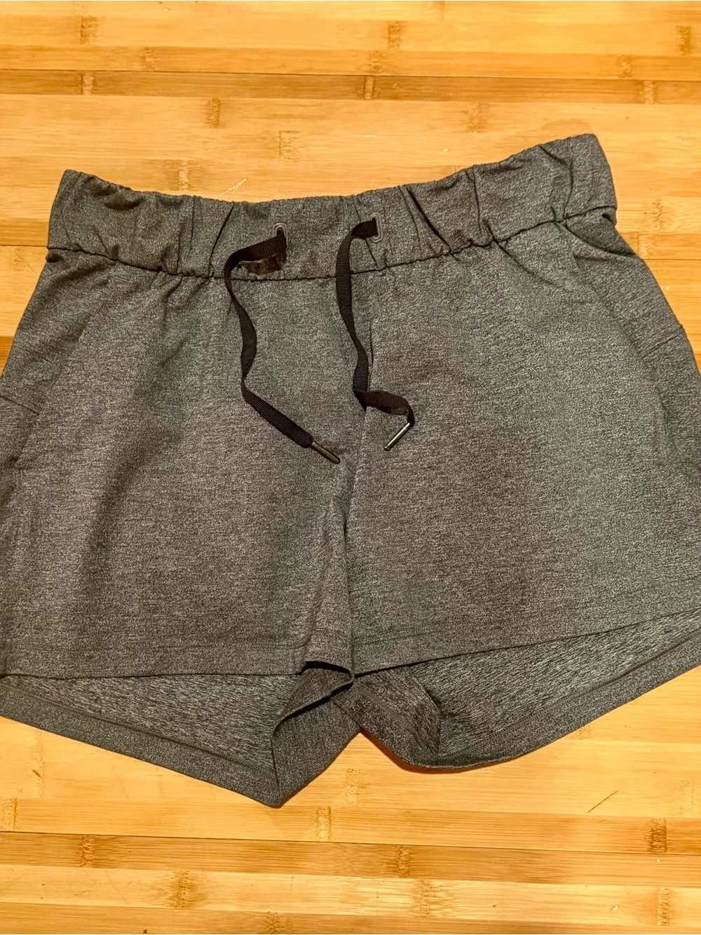 LululemonWomen’s Gray Drawstring Lounge Shorts Size L